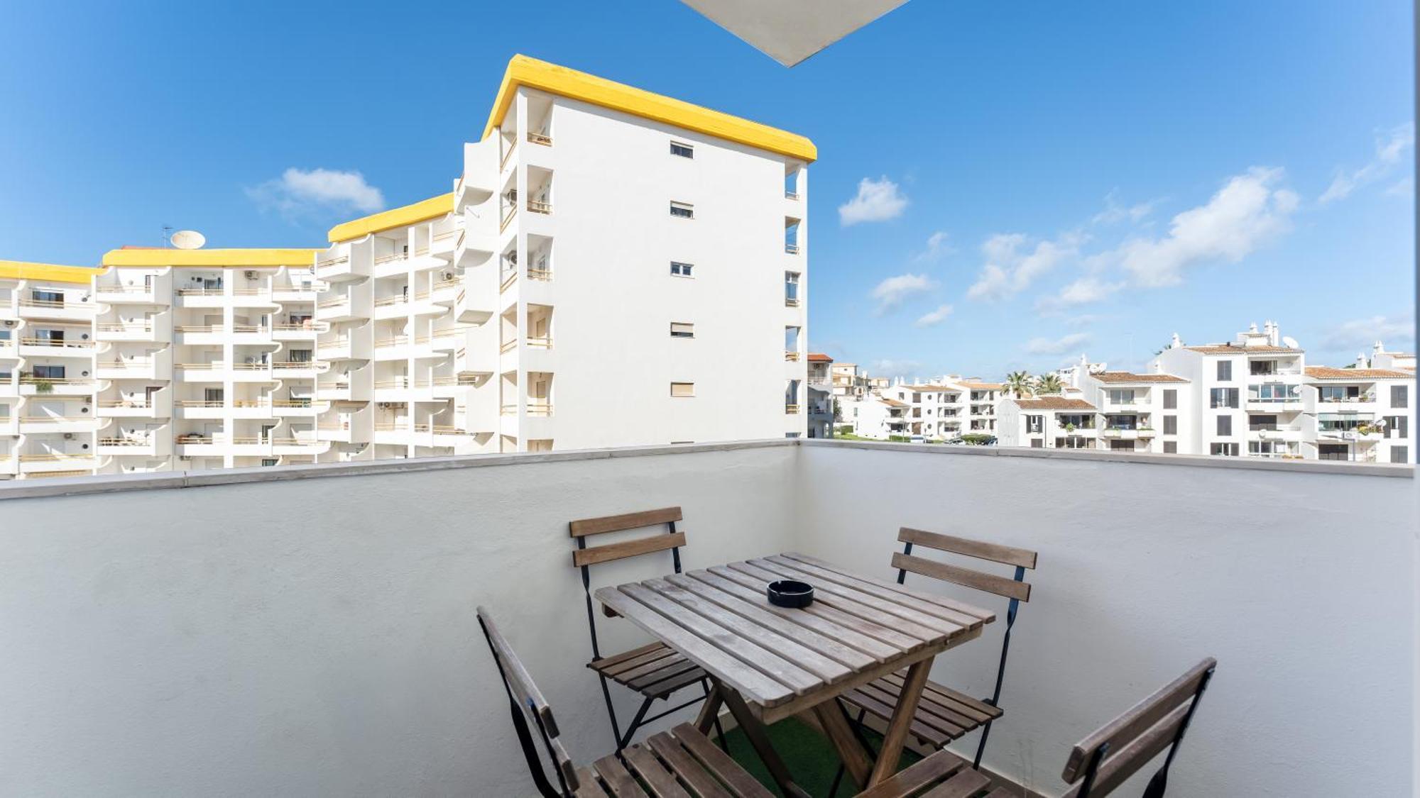 Sunny Retreat With Pool And Balcony By Lovelystay อัลบูเฟรา ภายนอก รูปภาพ